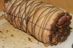 Подчеревок в рукаве запеченный в духовке по-украински - шаг 8