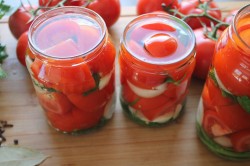 Помидоры дольками без стерилизации на зиму - шаг 12