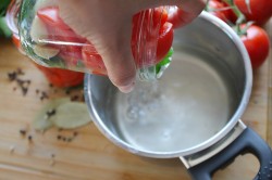 Помидоры дольками без стерилизации на зиму - шаг 13