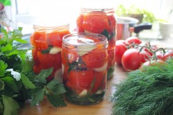 Помидоры дольками без стерилизации на зиму - шаг 16