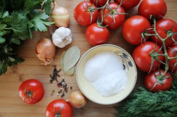 Помидоры дольками без стерилизации на зиму - шаг 1