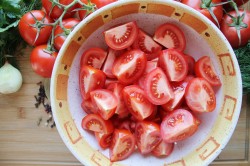Помидоры дольками без стерилизации на зиму - шаг 6