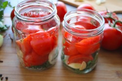 Помидоры дольками без стерилизации на зиму - шаг 9