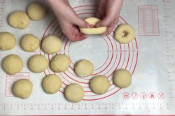 Пончики с шоколадной глазурью в духовке - шаг 10 Пончики с шоколадной глазурью в духовке - шаг 10