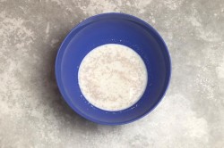 Пончики с шоколадной глазурью в духовке - шаг 2 Пончики с шоколадной глазурью в духовке - шаг 2