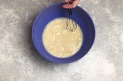 Пончики с шоколадной глазурью в духовке - шаг 3 Пончики с шоколадной глазурью в духовке - шаг 3