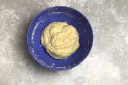 Пончики с шоколадной глазурью в духовке - шаг 7 Пончики с шоколадной глазурью в духовке - шаг 7