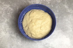 Пончики с шоколадной глазурью в духовке - шаг 8 Пончики с шоколадной глазурью в духовке - шаг 8