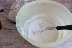 Постное дрожжевое тесто для пирожков и пирогов в духовке - шаг 3 Постное дрожжевое тесто для пирожков и пирогов в духовке - шаг 3