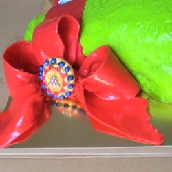 Праздничный бант из мастики на торт