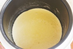 Простой торт в мультиварке с лимонным кремом - шаг 2