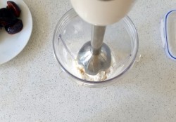 Протеиново-творожный десерт со сливой и цельным овсом - шаг 10