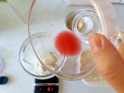 Протеиново-творожный десерт со сливой и цельным овсом - шаг 7