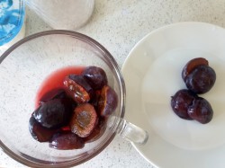 Протеиново-творожный десерт со сливой и цельным овсом - шаг 6