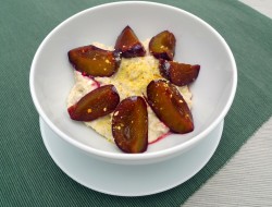 Протеиново-творожный десерт со сливой и цельным овсом - шаг 11