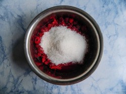 Протертая малина с сахаром на зиму - шаг 3 Протертая малина с сахаром на зиму - шаг 3