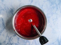 Протертая малина с сахаром на зиму - шаг 4 Протертая малина с сахаром на зиму - шаг 4