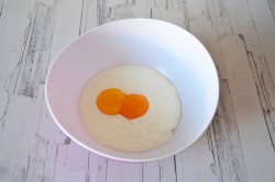 Тонкие блины на сметане - шаг 3