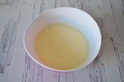 Тонкие блины на сметане - шаг 4