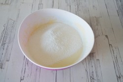 Тонкие блины на сметане - шаг 5