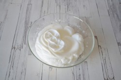 Тонкие блины на сметане - шаг 6