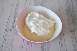 Тонкие блины на сметане - шаг 7