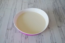 Тонкие блины на сметане - шаг 8