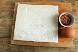 Рогалики из слоеного теста - шаг 1