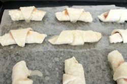 Рогалики из слоеного теста - шаг 5