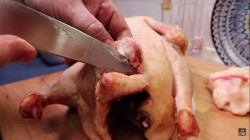 Рождественский гусь в духовке с медом и фруктами - шаг 1