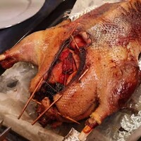 Рождественский гусь в духовке с медом и фруктами