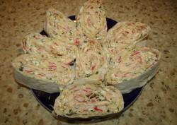 Рулет из лаваша с крабовыми палочками и сыром - шаг 6