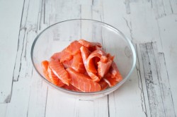 Рулет из лаваша с семгой и творожным сыром - шаг 2