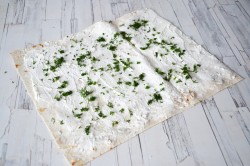 Рулет из лаваша с семгой и творожным сыром - шаг 5