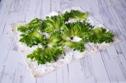 Рулет из лаваша с семгой и творожным сыром - шаг 6