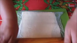 Рулет из плавленого сыра с салями и яйцами - шаг 2