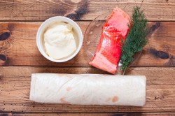 Рулет лаваш с красной рыбой с сыром - шаг 1