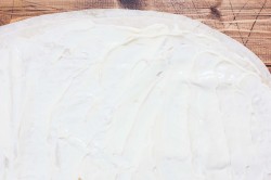 Рулет лаваш с красной рыбой с сыром - шаг 2