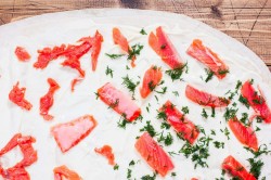 Рулет лаваш с красной рыбой с сыром - шаг 4