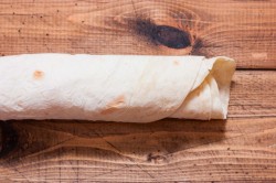 Рулет лаваш с красной рыбой с сыром - шаг 5