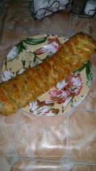 Рулет из слоеного теста с шоколадом и орехами - шаг 9