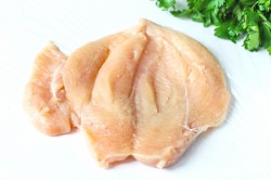 Рулет куриный с сыром в духовке - шаг 2