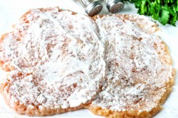 Рулет куриный с сыром в духовке - шаг 5