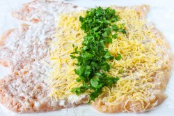 Рулет куриный с сыром в духовке - шаг 6