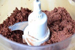 Рулет из печенья с кокосовой начинкой без выпечки - шаг 3