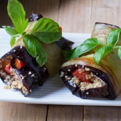 Рулетики из баклажанов с помидорами и грецкими орехами
