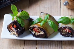 Рулетики из баклажанов с помидорами и грецкими орехами - шаг 12