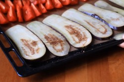 Рулетики из баклажанов с помидорами и грецкими орехами - шаг 5