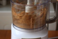 Рулетики из баклажанов с помидорами и грецкими орехами - шаг 6