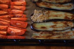 Рулетики из баклажанов с помидорами и грецкими орехами - шаг 8